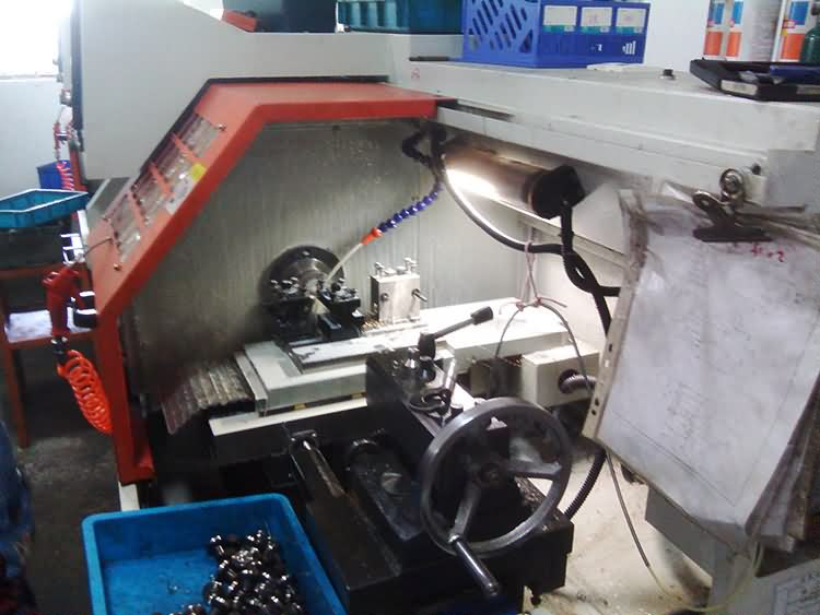 7 CNC LATHERa